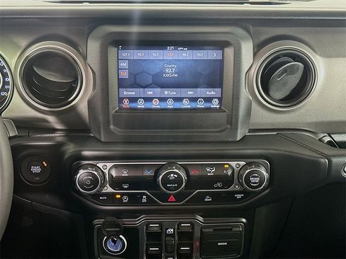 Used 2023 Jeep Gladiator Sport image 21