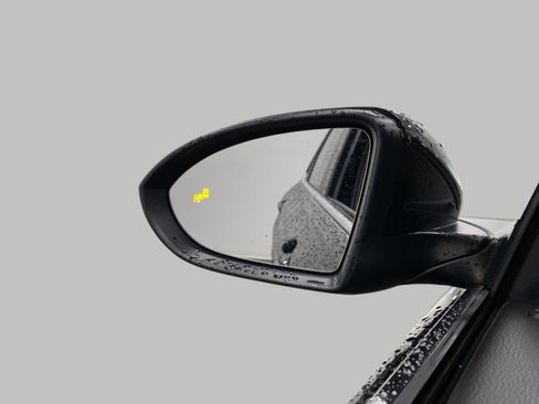 Used 2025 Volkswagen Jetta SE FWD image 19