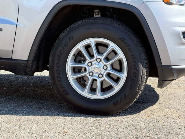 Certified 2020 Jeep Grand Cherokee Laredo w/ Security & Convenience Group AWD/4WD image 9