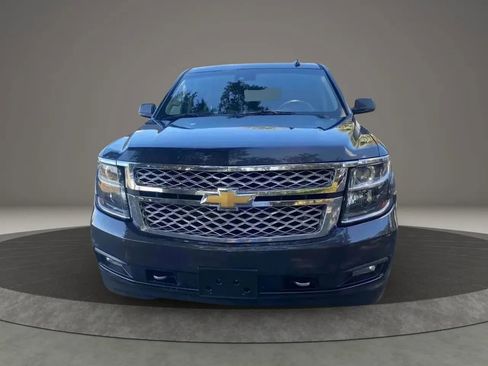 Used 2017 Chevrolet Suburban LT w/ LT Signature Package image 3