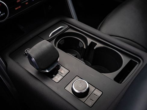 Certified 2024 Land Rover Discovery Metropolitan Edition image 34