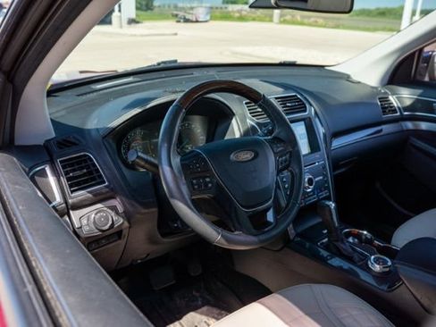 Used 2018 Ford Explorer Platinum AWD/4WD image 13