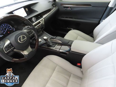 Used 2018 Lexus ES 300h w/ Luxury Package FWD image 24
