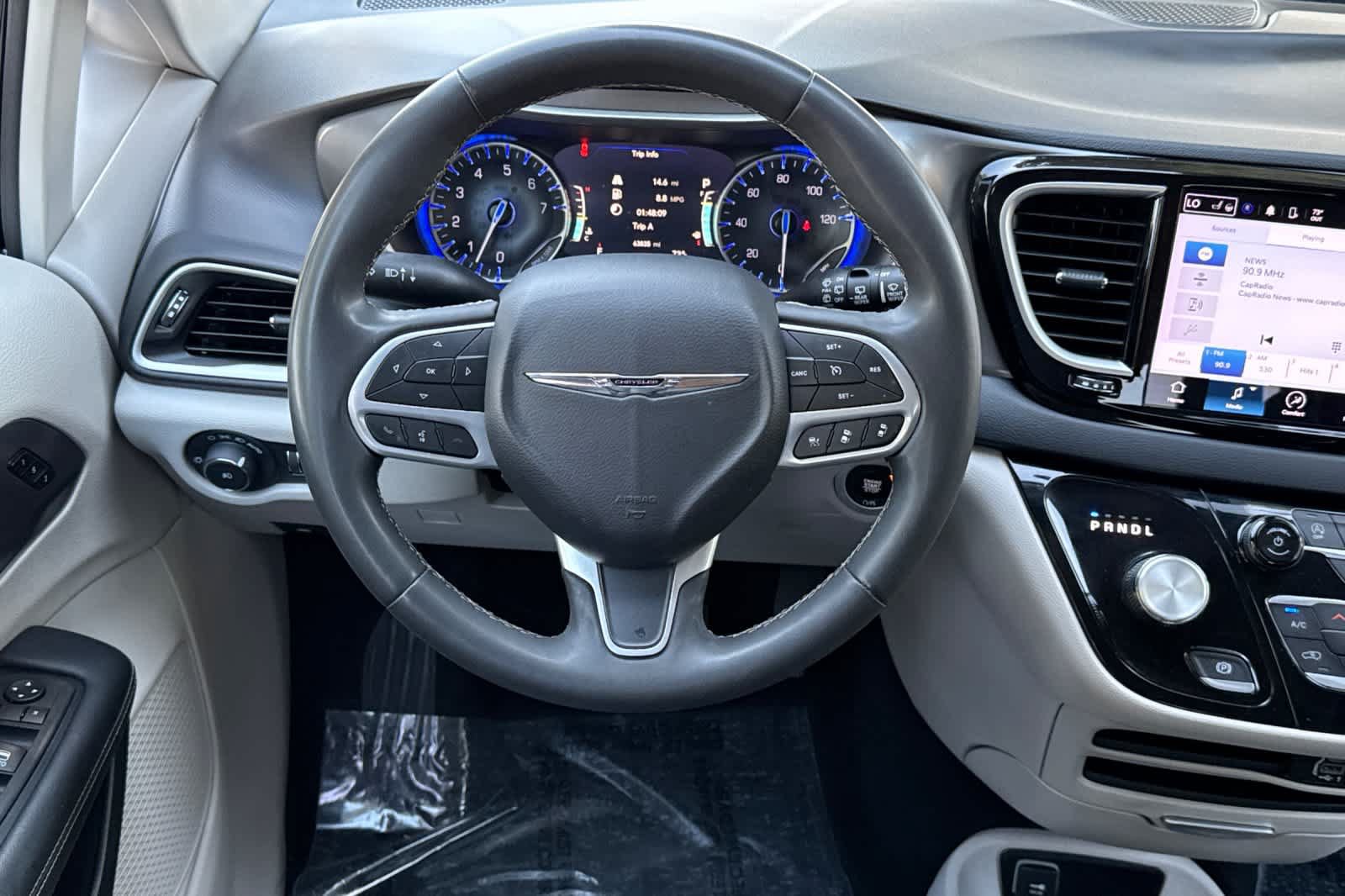 Used 2023 Chrysler Pacifica Touring-L FWD image 14