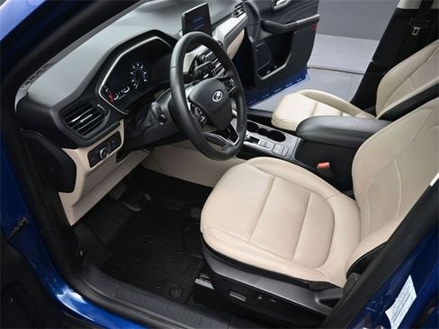 Used 2022 Ford Escape SEL image 9