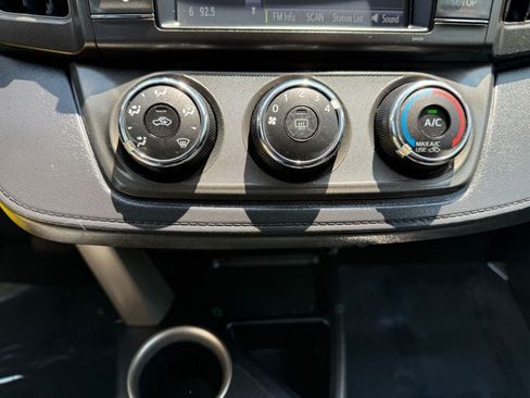 Used 2014 Toyota RAV4 LE AWD/4WD image 18
