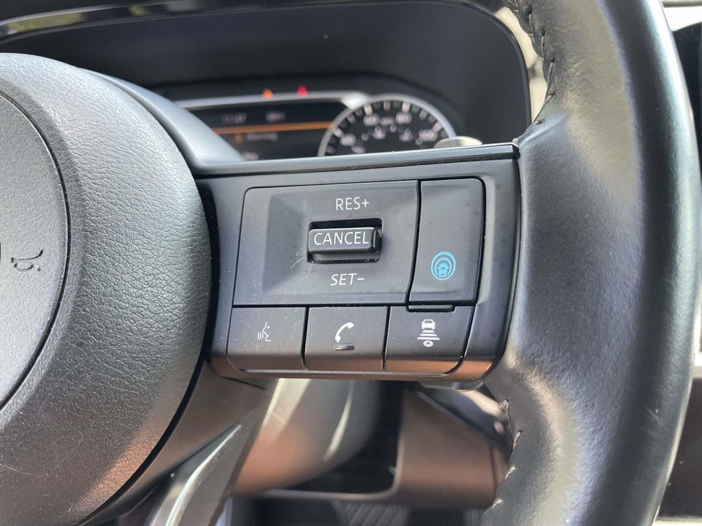 Used 2025 Nissan Pathfinder SV FWD image 19