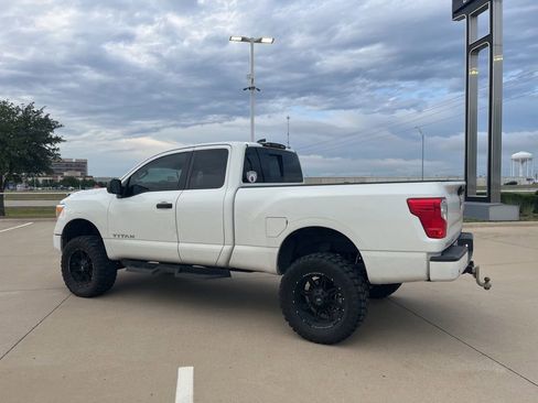 Used 2024 Nissan Titan SV AWD/4WD image 4