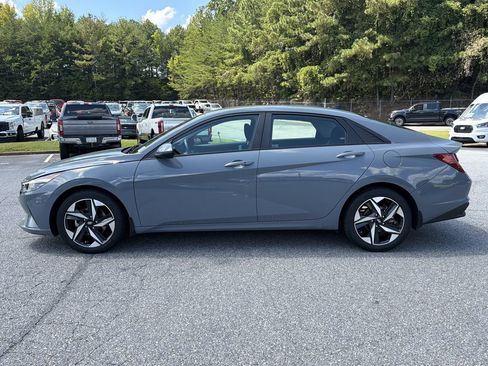 Used 2023 Hyundai Elantra SEL w/ Convenience Package FWD image 4