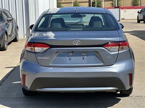 Used 2022 Toyota Corolla LE image 5