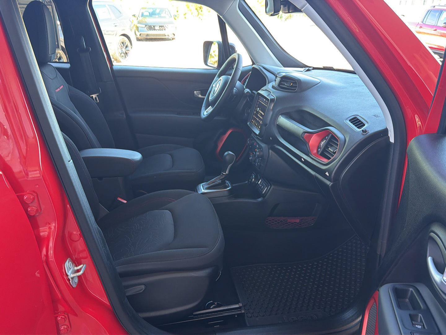 Used 2023 Jeep Renegade Trailhawk AWD/4WD image 13