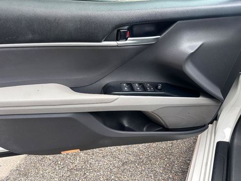 Used 2018 Toyota Camry SE FWD image 13