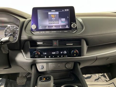 Used 2023 Nissan Rogue SV AWD/4WD image 25