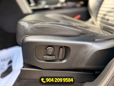 Used 2017 Land Rover Discovery HSE image 14