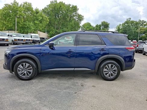 Used 2024 Nissan Pathfinder SV FWD image 8