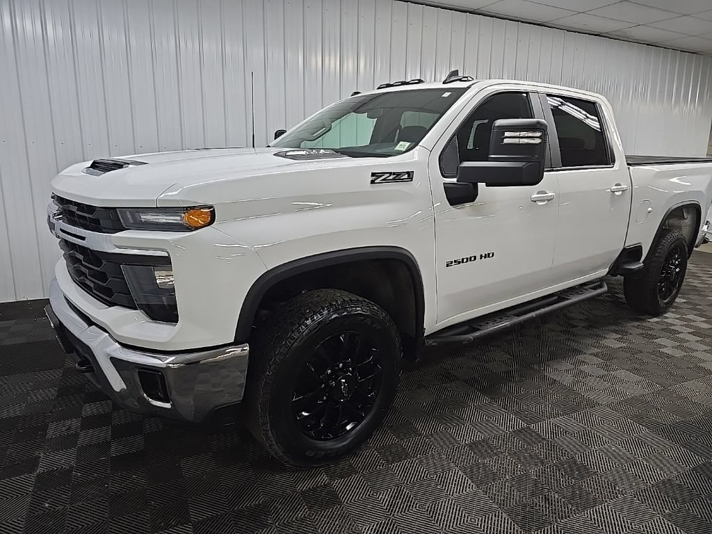 Used 2025 Chevrolet Silverado 2500 LT AWD/4WD image 8