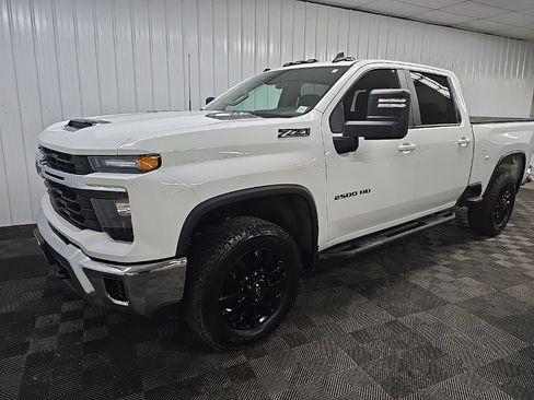 Used 2025 Chevrolet Silverado 2500 LT AWD/4WD image 8