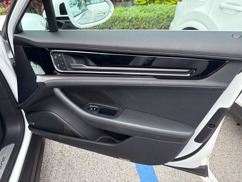Certified 2025 Porsche Panamera RWD image 27