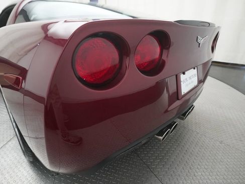 Used 2007 Chevrolet Corvette Coupe w/ Preferred Equipment Group RWD image 28