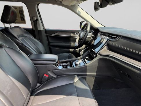 Certified 2021 Jeep Grand Cherokee L Limited AWD/4WD image 17