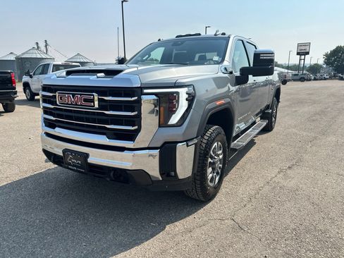 Used 2024 GMC Sierra 2500 SLT w/ SLT Convenience Package AWD/4WD image 3