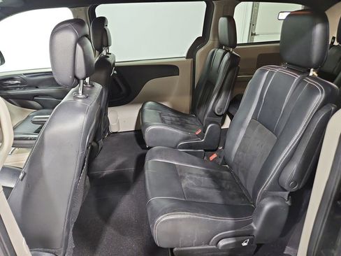 Used 2018 Dodge Grand Caravan SXT image 24