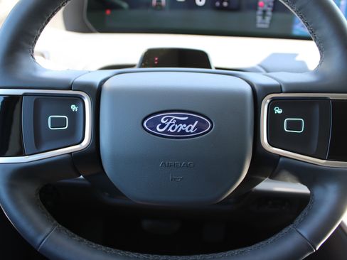 Used 2025 Ford Expedition Active AWD/4WD image 24