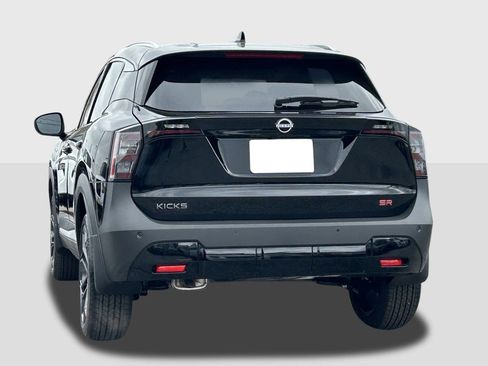 New 2026 Nissan Kicks SR image 3