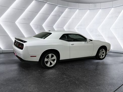Used 2023 Dodge Challenger SXT image 4