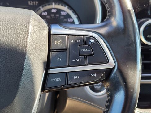 Used 2021 Toyota Highlander XLE image 22