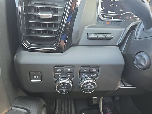 Used 2024 GMC Sierra 1500 AT4 w/ Technology Package AWD/4WD image 23