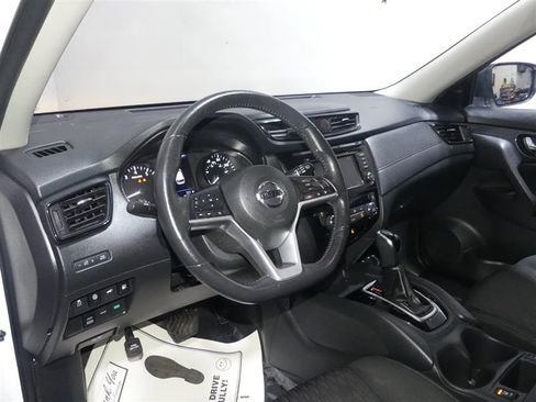 Used 2019 Nissan Rogue SV image 23