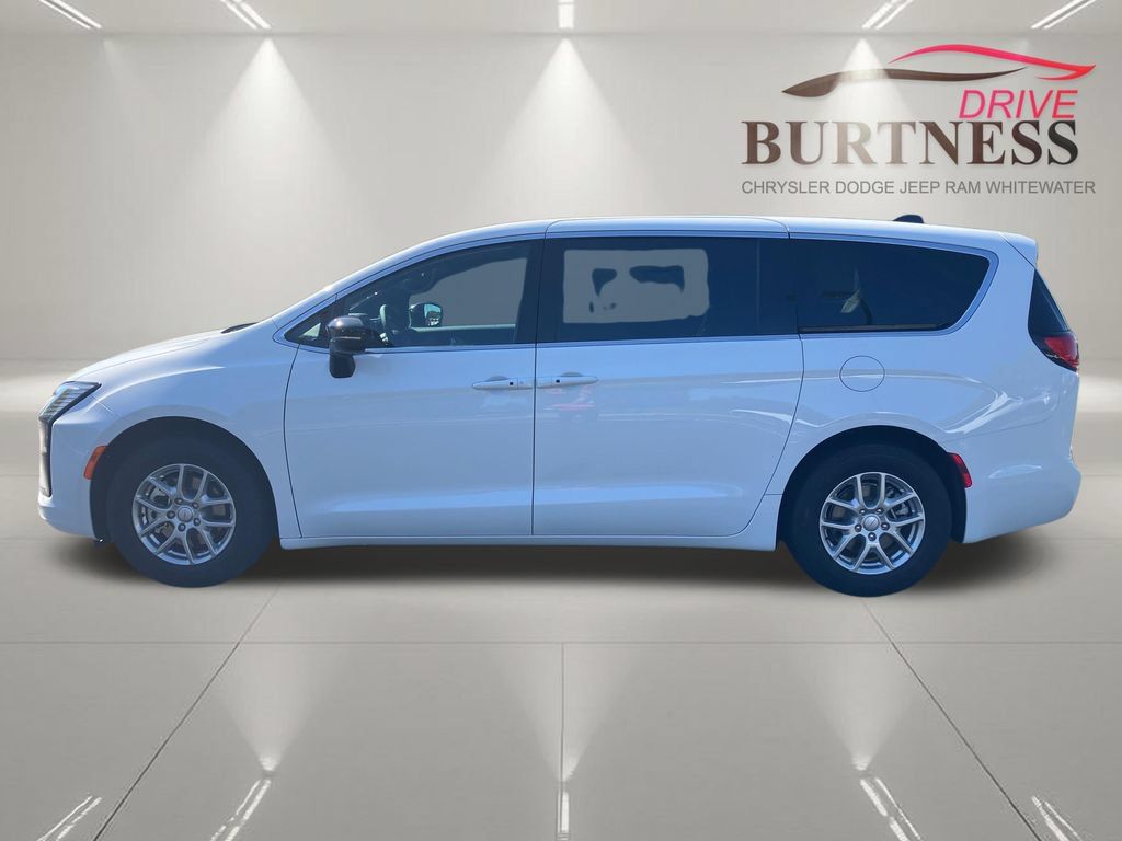 New 2027 Chrysler Pacifica Select FWD image 2