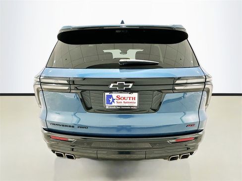 Used 2024 Chevrolet Traverse RS image 6