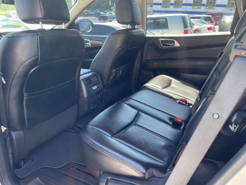 Used 2017 Nissan Pathfinder Platinum FWD image 21
