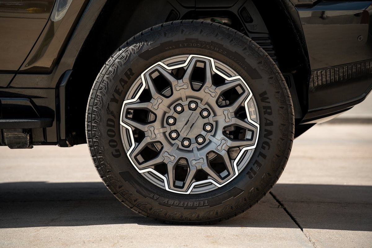 Used 2024 GMC Hummer EV 3X AWD/4WD image 12