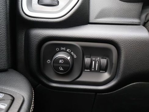 New 2026 RAM 2500 Laramie AWD/4WD image 17