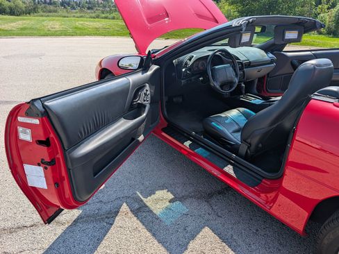 Used 1994 Chevrolet Camaro Z28 RWD image 54
