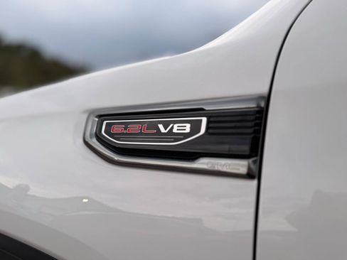 Used 2025 GMC Sierra 1500 AT4 w/ Technology Package AWD/4WD image 9