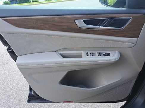 Certified 2025 Volkswagen Atlas SE FWD image 27