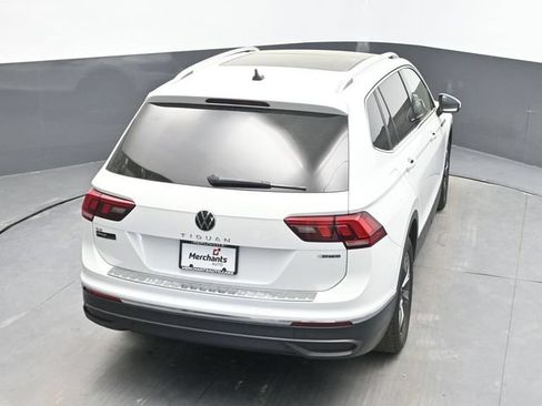 Used 2022 Volkswagen Tiguan SE AWD/4WD image 16