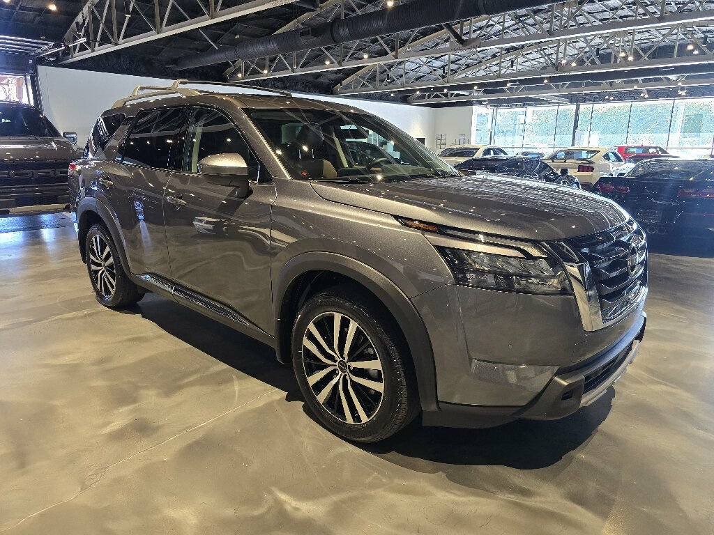 Used 2025 Nissan Pathfinder Platinum w/ Cargo Package AWD/4WD image 7