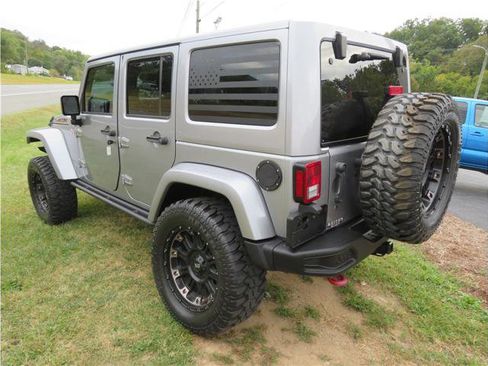 Used 2017 Jeep Wrangler Unlimited Rubicon image 2