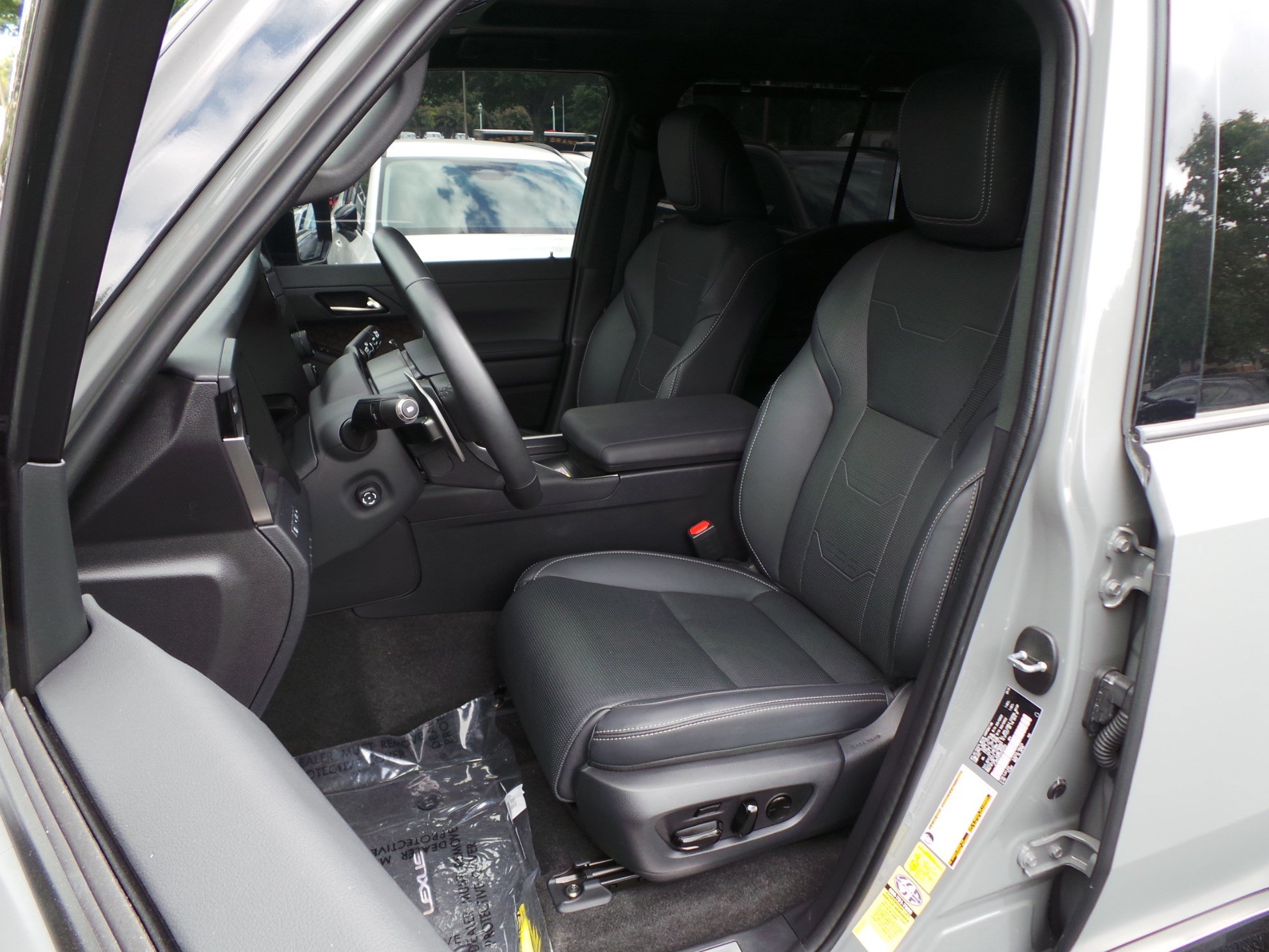 Used 2025 Lexus GX 550 w/ Accessory Package (2T) AWD/4WD image 9