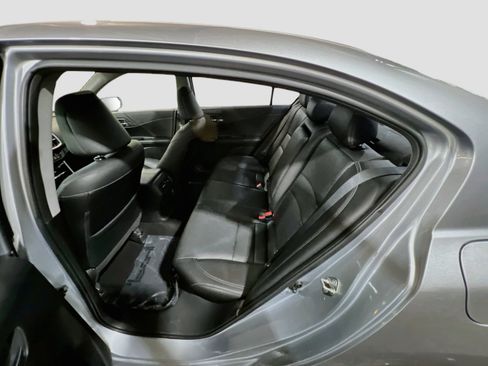 Used 2017 Honda Accord Touring image 18