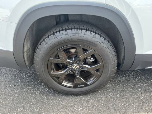 Certified 2024 Volkswagen Atlas Peak Edition SE AWD/4WD image 32