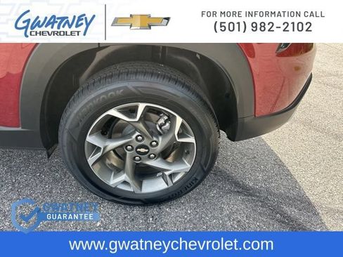 Used 2025 Chevrolet Trax LT w/ LT Convenience Package FWD image 10