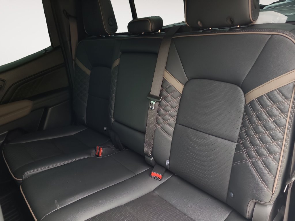 Used 2023 GMC Canyon Denali AWD/4WD image 13