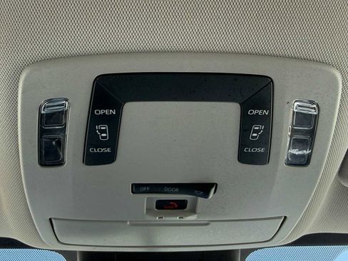 Certified 2022 Toyota Sienna LE FWD image 33