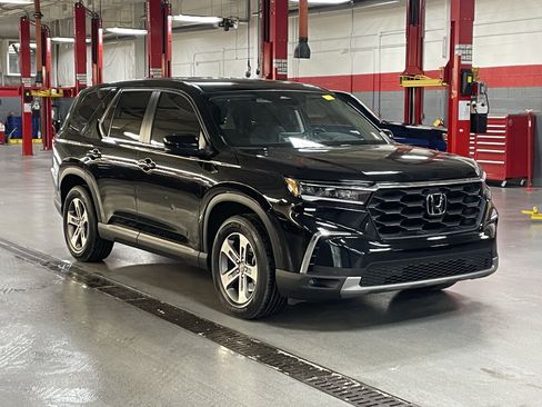 Used 2025 Honda Pilot EX-L image 2